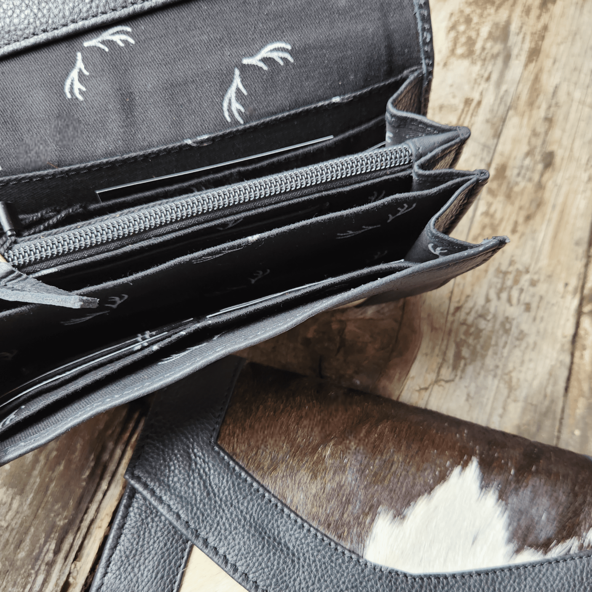 Genuine Cowhide Full Size Large Wallet-Cowhide Highlands Envelope Wallet: Antique Saddle Brown